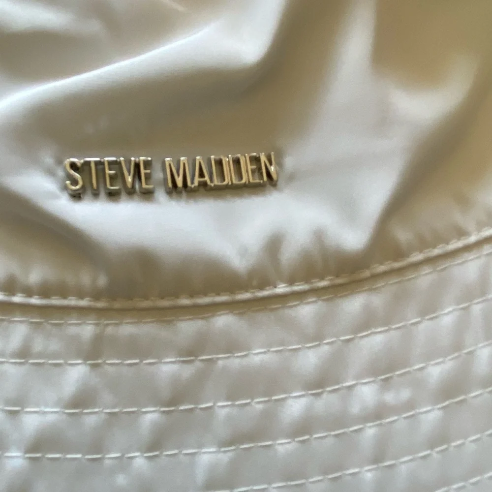 STEVE MADDEN bucket hat! Satin Lined( see pic for all details & measurements!!)